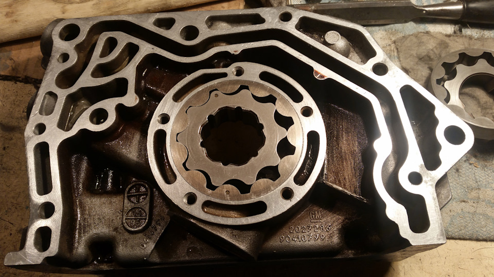 Масляный насос x25xe x30xe с шестернями от масляного насоса z18xe — Opel Vectra B. Запчасти на фото: 2027286