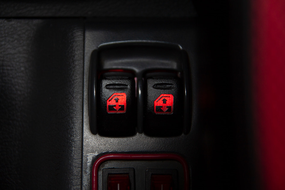 Mitsubishi Outlander XL: Штатная подсветка кнопок ЭСП — MMC Manuals