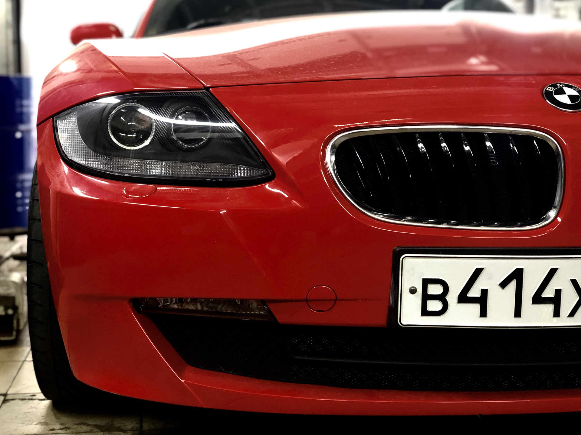 Фарах 22. BMW z4 фары. BMW z4 купе фары. BMW z4 e85 Coupe. BMW z4 черные фары.