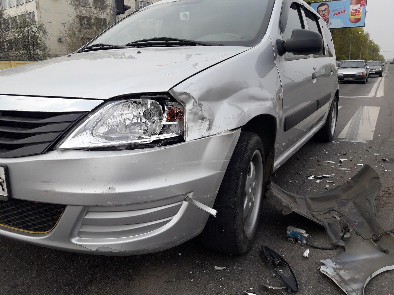 После логана. Raum 2005 реснички. Toyota Raum 2007 задний бампер. Фары Тойота Раум. Toyota Raum z150 накладки на фары