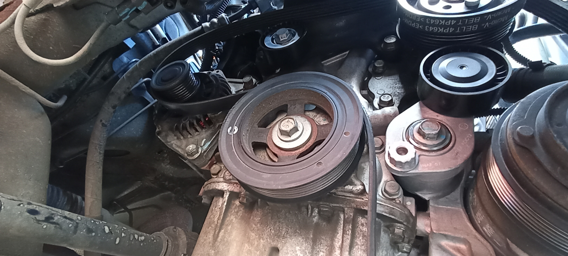 Замена натяжителя и ролика, набивка смазкой — Chevrolet Cobalt (2G), 1 ...