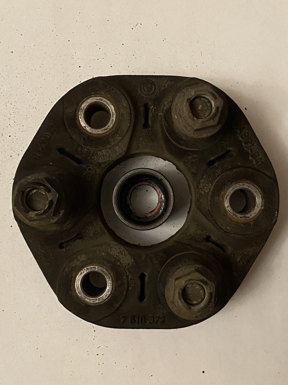 Задняя муфта. 1k0521307a. Задняя муфта. Муфта кардана тигуан. Эластичная муфта кардана е36.