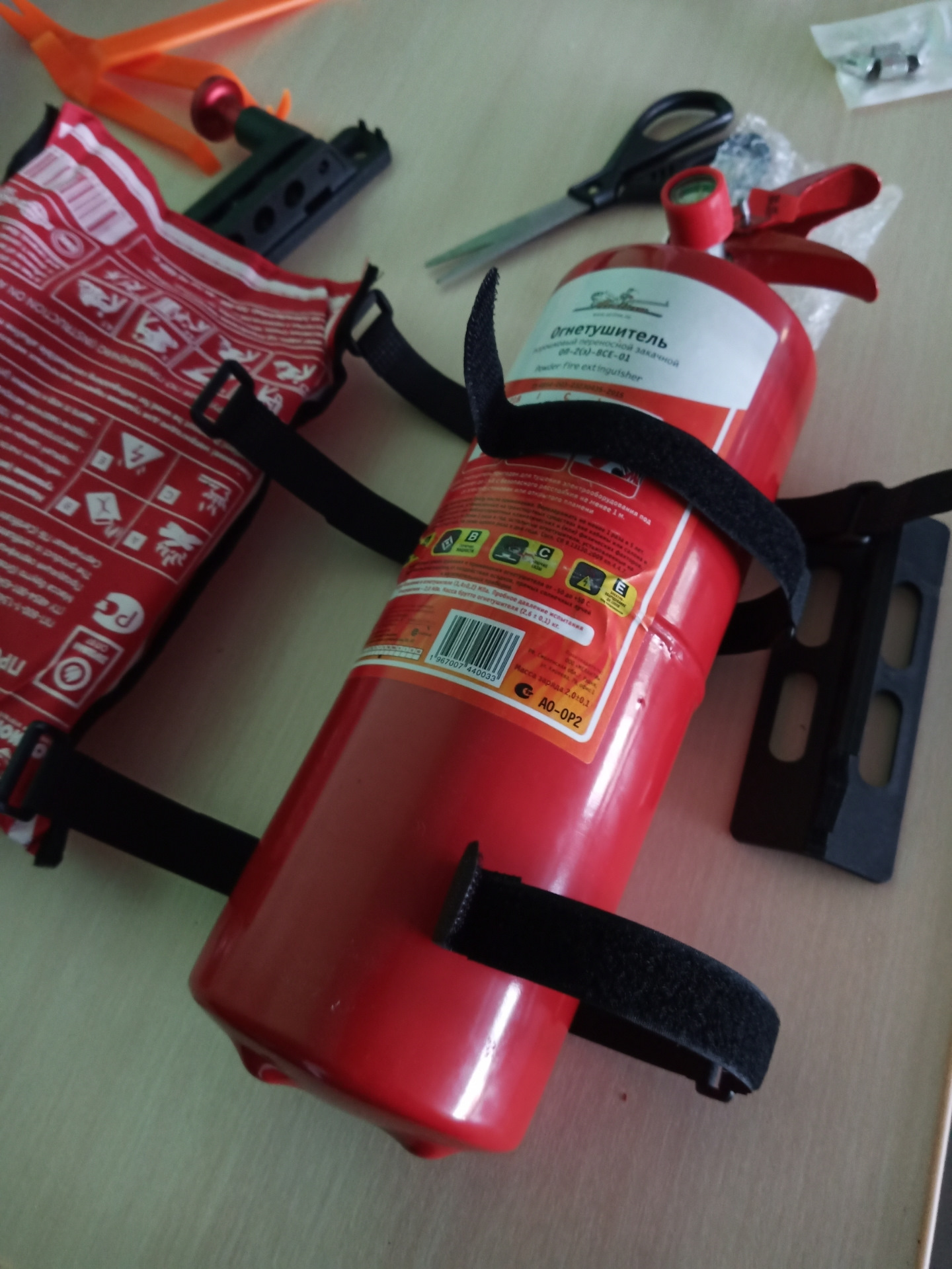 Гендер огнетушитель. Bontel овэ-2. Цвета огнетушителей. Пена огнетушителя. Огнетушитель на водной основе.