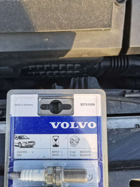 Volvo Spark Plug Set - Genuine Volvo 30751806