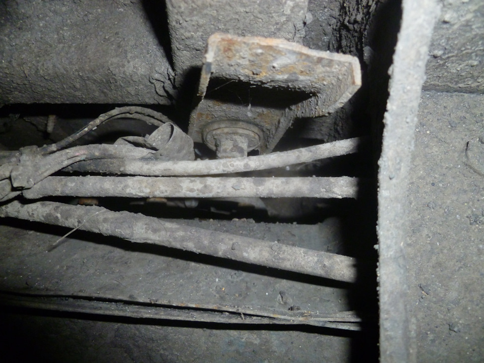 Второй спрятался и выходить не хотел, WDшка из светофора и трещетка убедить не смогли, пришлось прибегнуть к гвоздодеру. — Lada 2120 Надежда