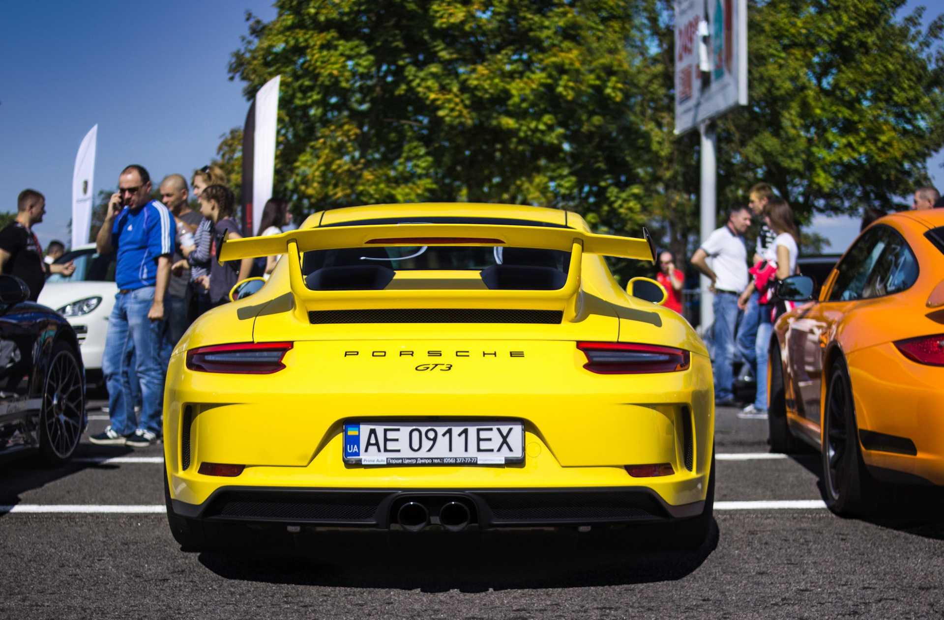 Спорткар центр порше. Машина 911 как оборудована.