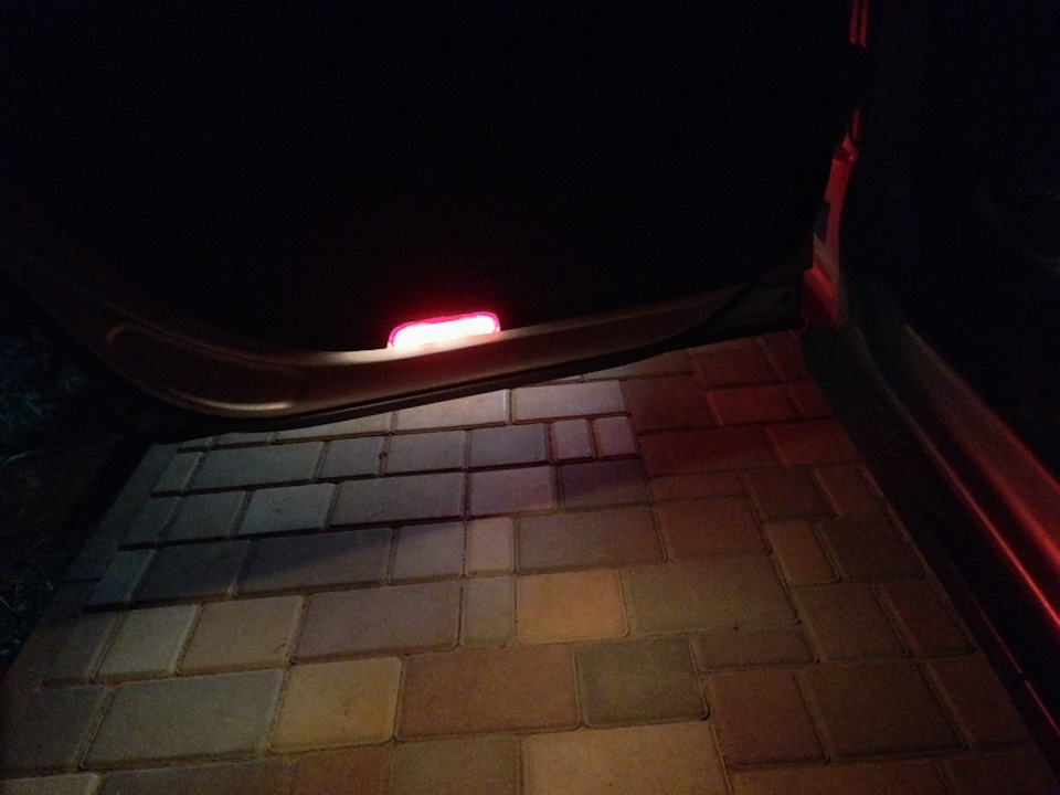 подсветка задней двери — Volkswagen Passat Variant (B6)