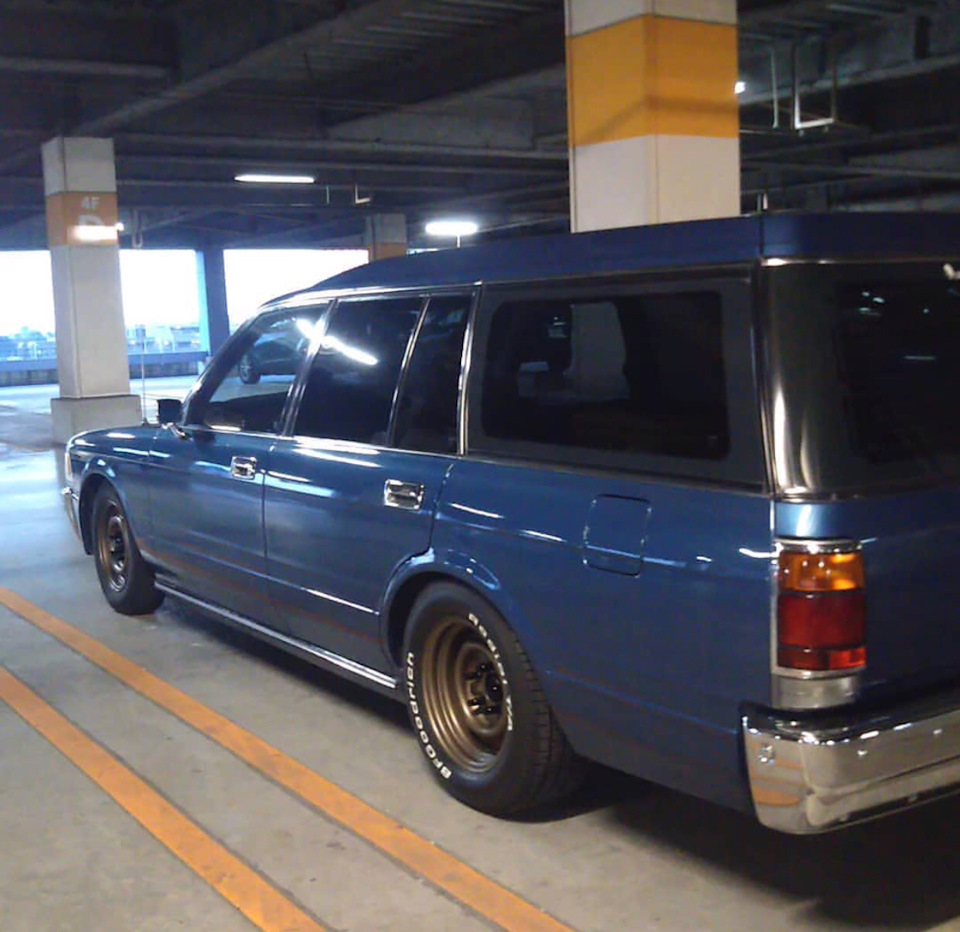 toyota crown s130 wagon