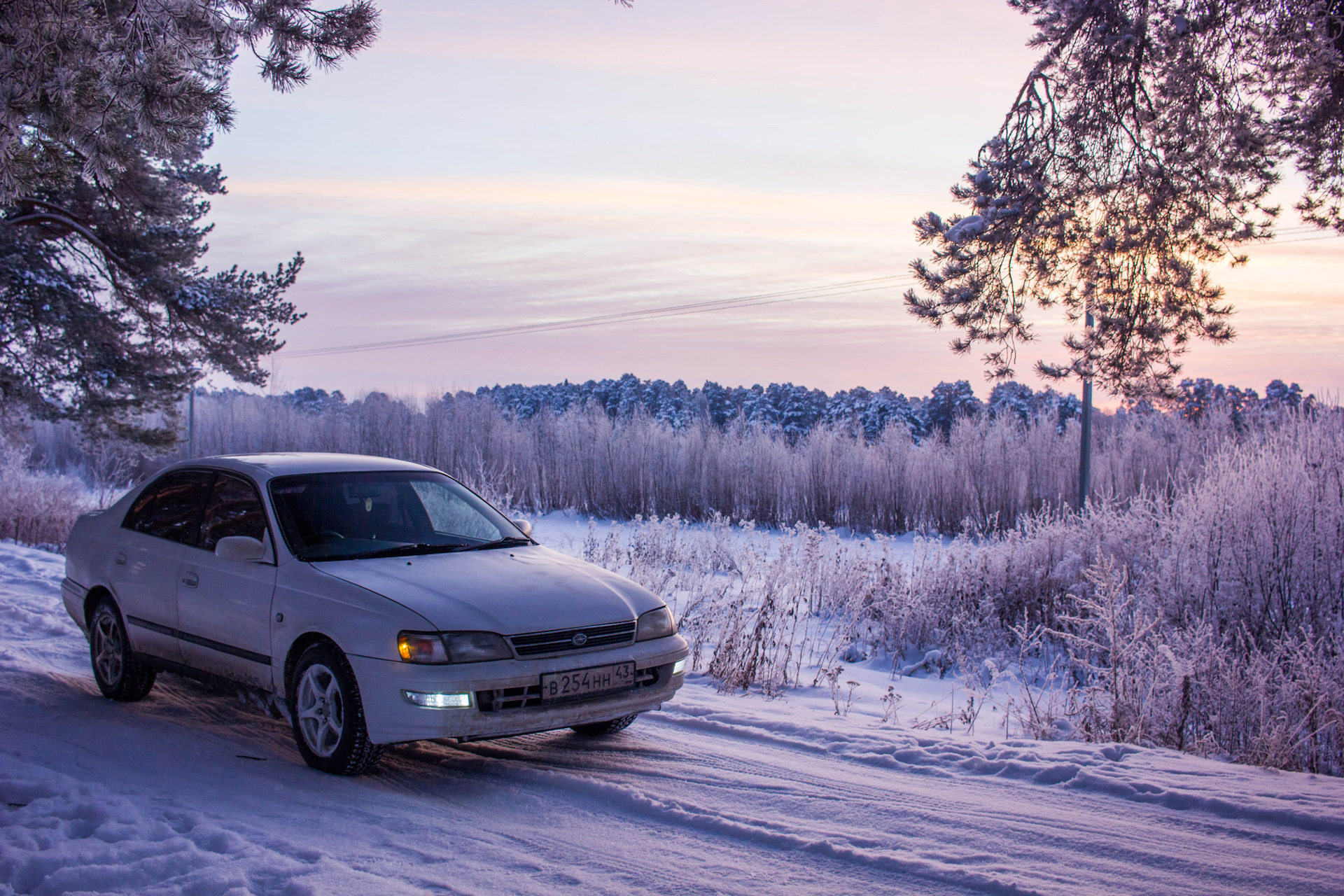 Тойота приморский край. Toyota Corona зимой. Тойота Карина фотосессии зимой. Тойота Карина фотосессии зимой на улице. Crown зима обои.