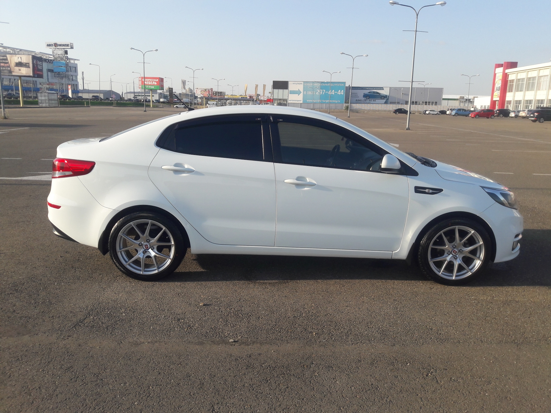 Kia Rio r17 215/45