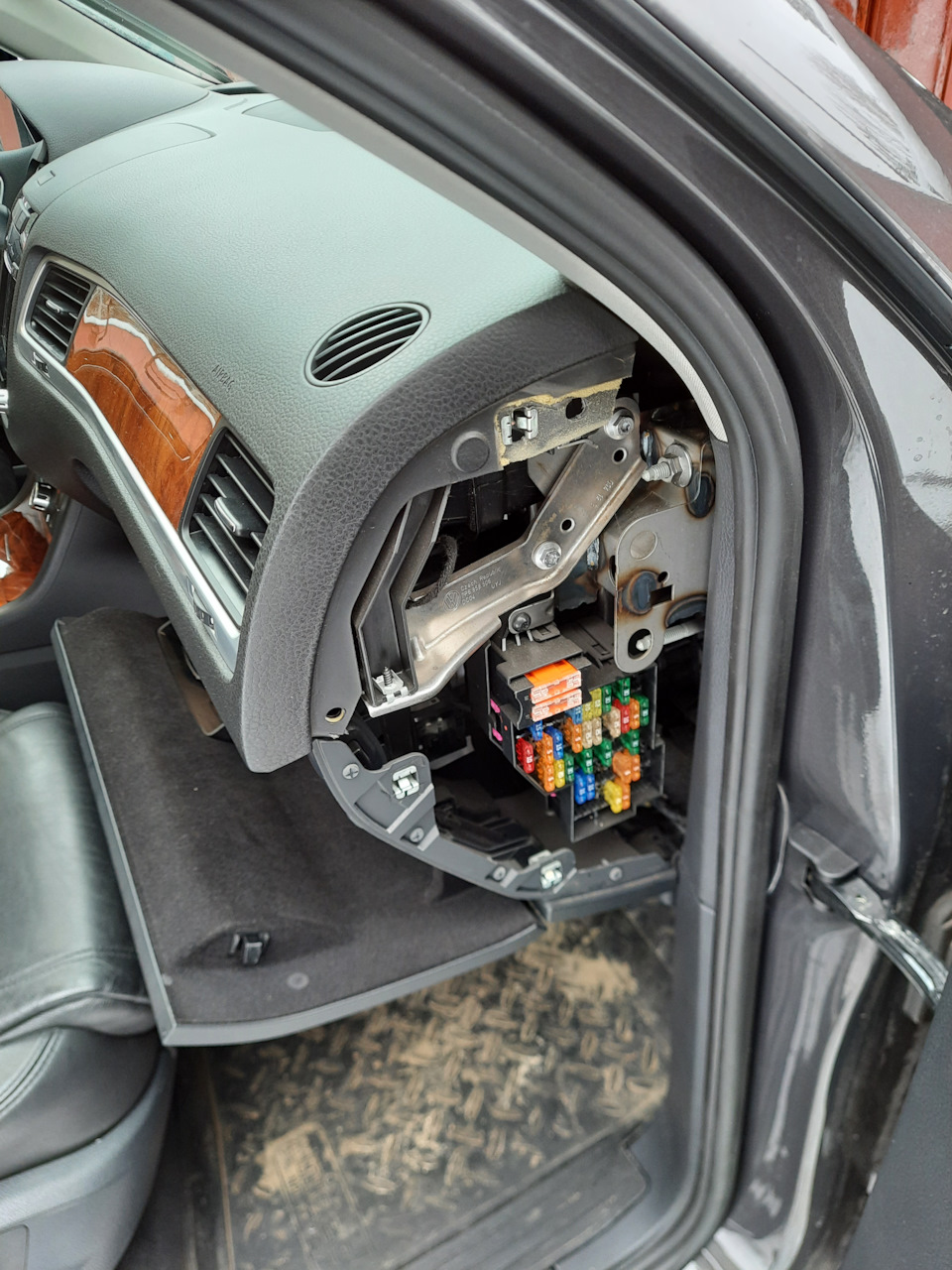 Скрытое подключение радар-детектора — Volkswagen Touareg (2G), 3 л ...