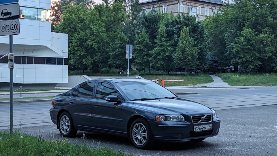 Volvo S60 Barents Blue