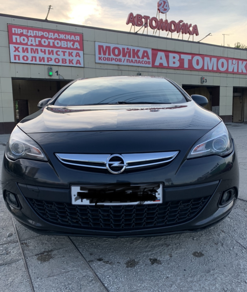Снятие хрома с решетки радиатора — Opel Astra J GTC, 1,8 л, 2012 года ...