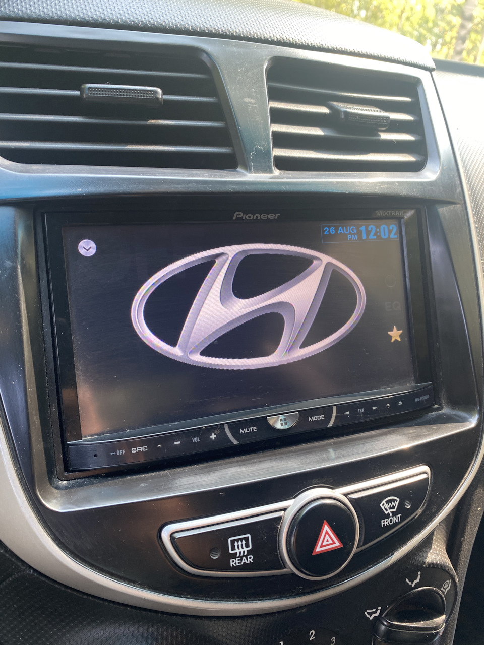 Шарманка и вывод aux и usb — Hyundai Solaris, 1,6 л., 2013 года