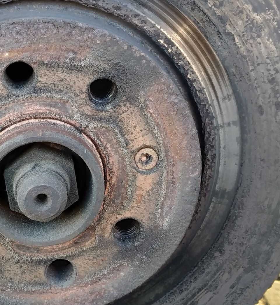 Может кто подскажет винт шестигранный артикул, который крепит передний ...