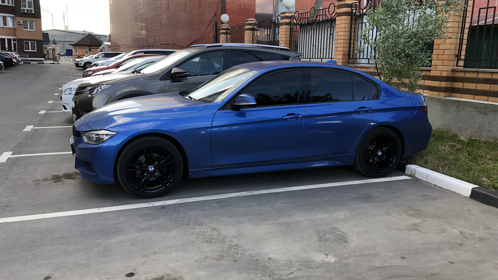 Enzian Blue BMW f30