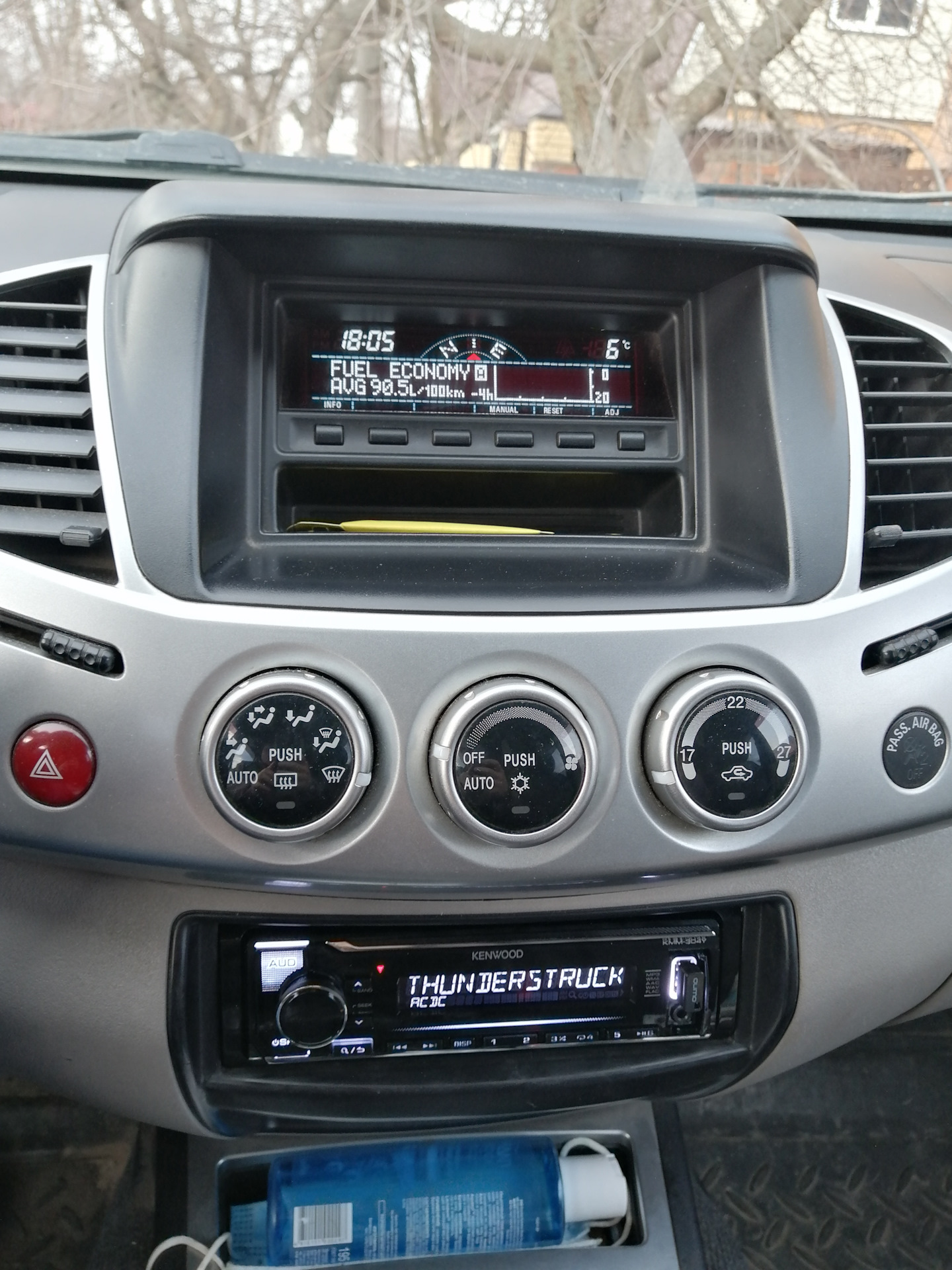 Японский магнитофон — Mitsubishi L200 (4G), 2,5 л, 2011 года ...
