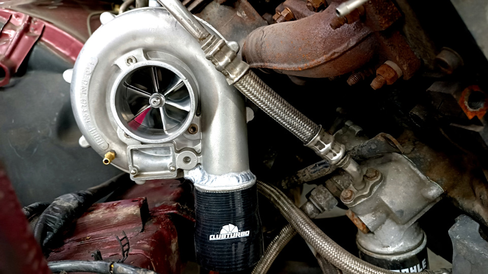 Холодная часть установлена на свое место. Ну и далее силиконовый переход 55/63мм. — Audi 100 (C3). Запчасти на фото: 0723001