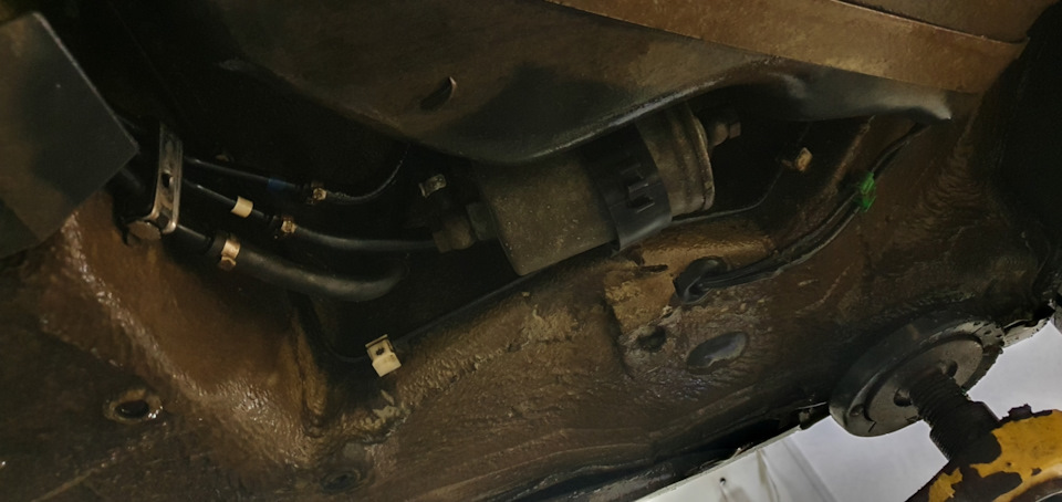 Замена топливного фильтра и замер топлива — Audi Allroad (C5), 2,7 л ...