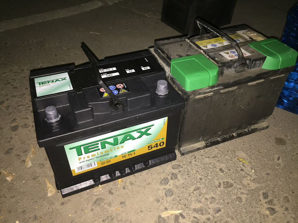 Как снять крышку аккумулятора tenax Заменил аккумулятор на Tenax Premium Line TE T5-1 