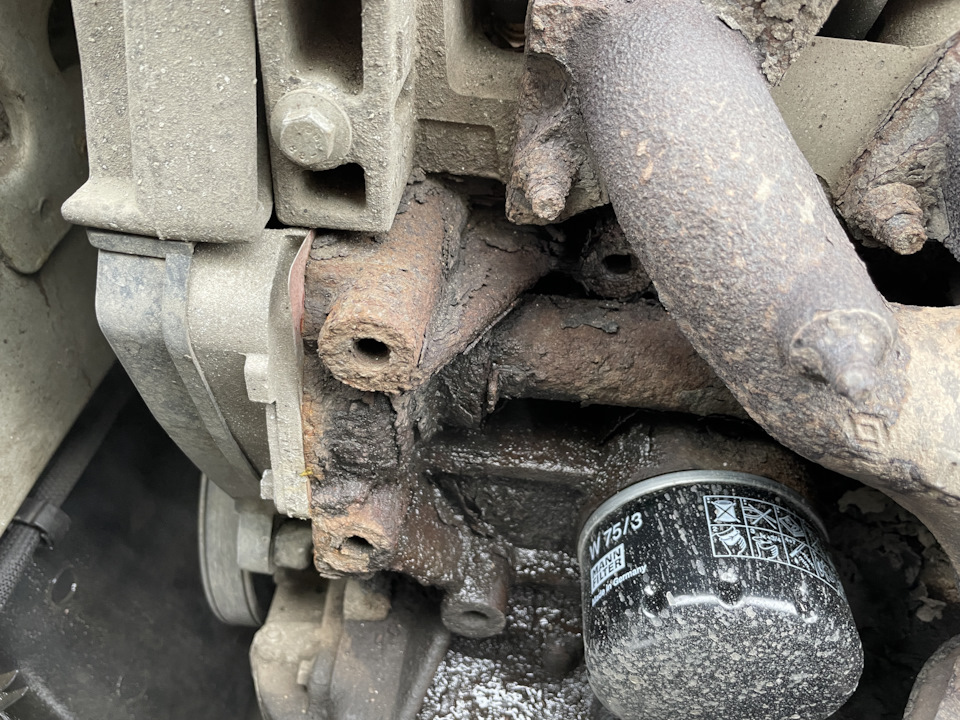 Потек — Renault Logan (1G), 1,4 л, 2007 года | поломка | DRIVE2