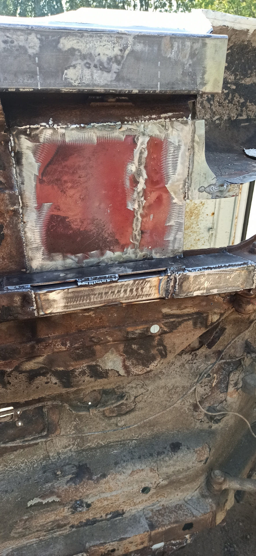 Крепление реактивной тяги и лонжерон — Lada 4x4 3D, 1,6 л, 1988 года ...