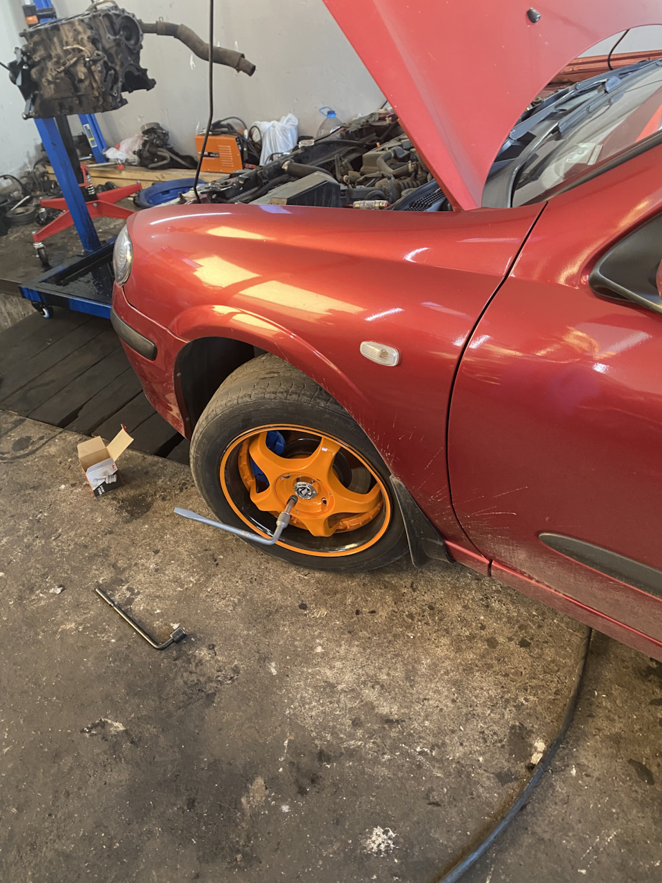 Замена левого подшипника ступицы — Nissan Almera II (N16), 1,5 л, 2000 ...