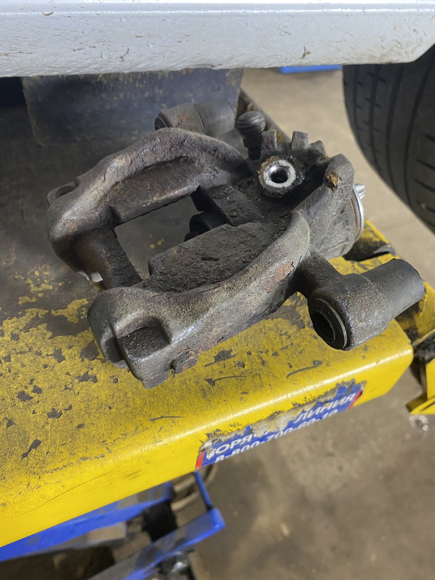 Замена суппортов, ремонт электроручника — Volkswagen Golf Mk7, 1,2 л ...