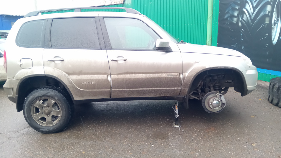 62. Переобувка автомобиля — Chevrolet Niva GLX, 1,7 л, 2012 года | шины ...