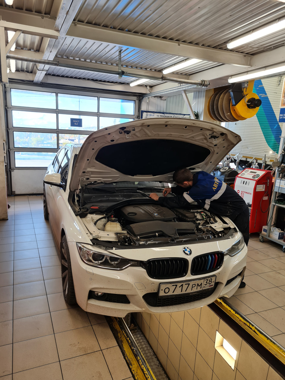 Замена тормозной жидкости — BMW 3 series (F30), 2 л, 2013 года | визит на  сервис | DRIVE2