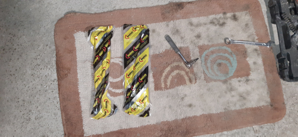 Стойки Manover еще не распечатанные. — Skoda Rapid (1G)