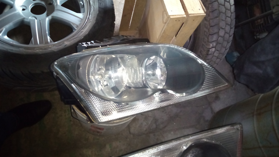 Полировка фар с покрытием лаком — Chrysler Pacifica (1G), 3,5 л, 2004 ...