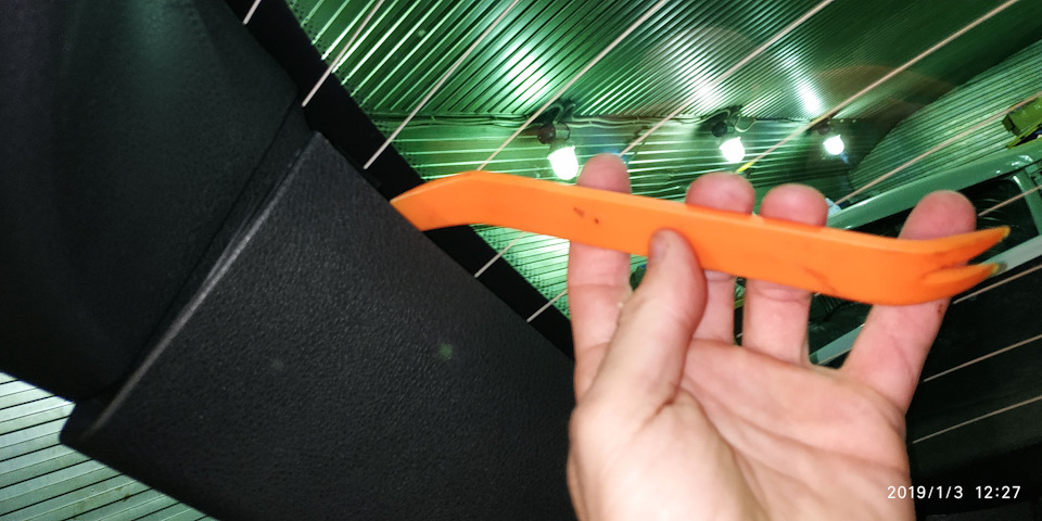 Отщелкиваем боковые накладки — Lada Vesta SW (1G)