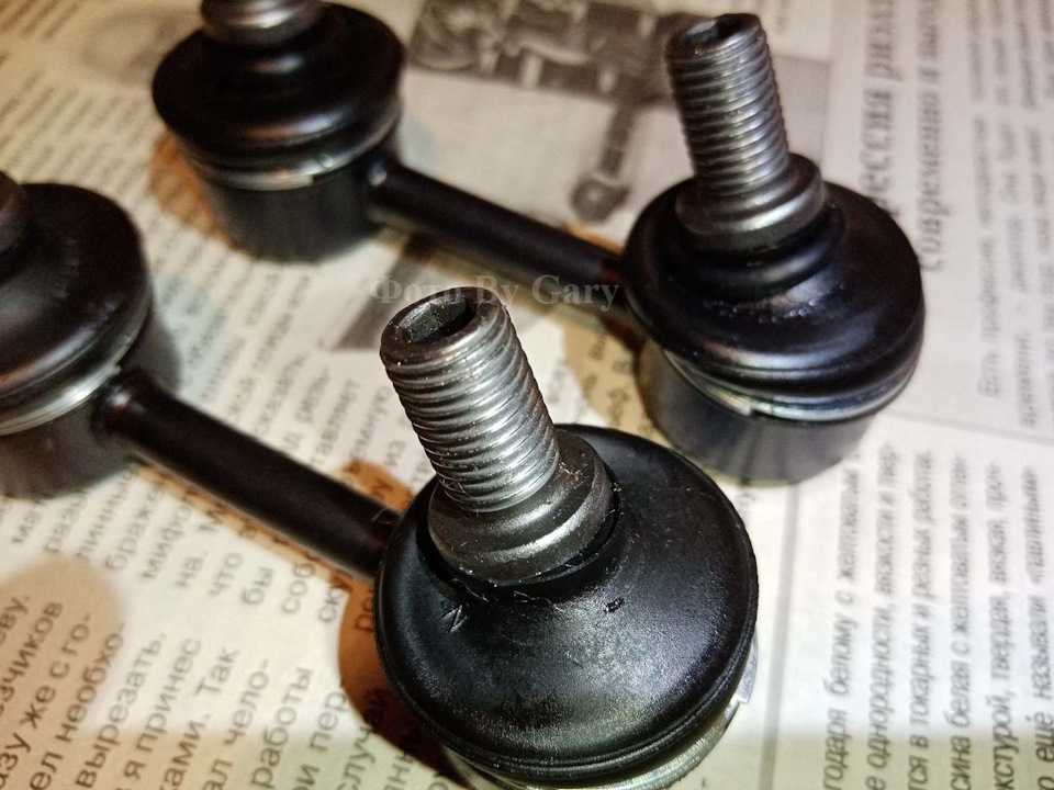 при крайнем положении пальца пыльник существенно отгибается (нижняя стойка) — Toyota Sprinter Marino