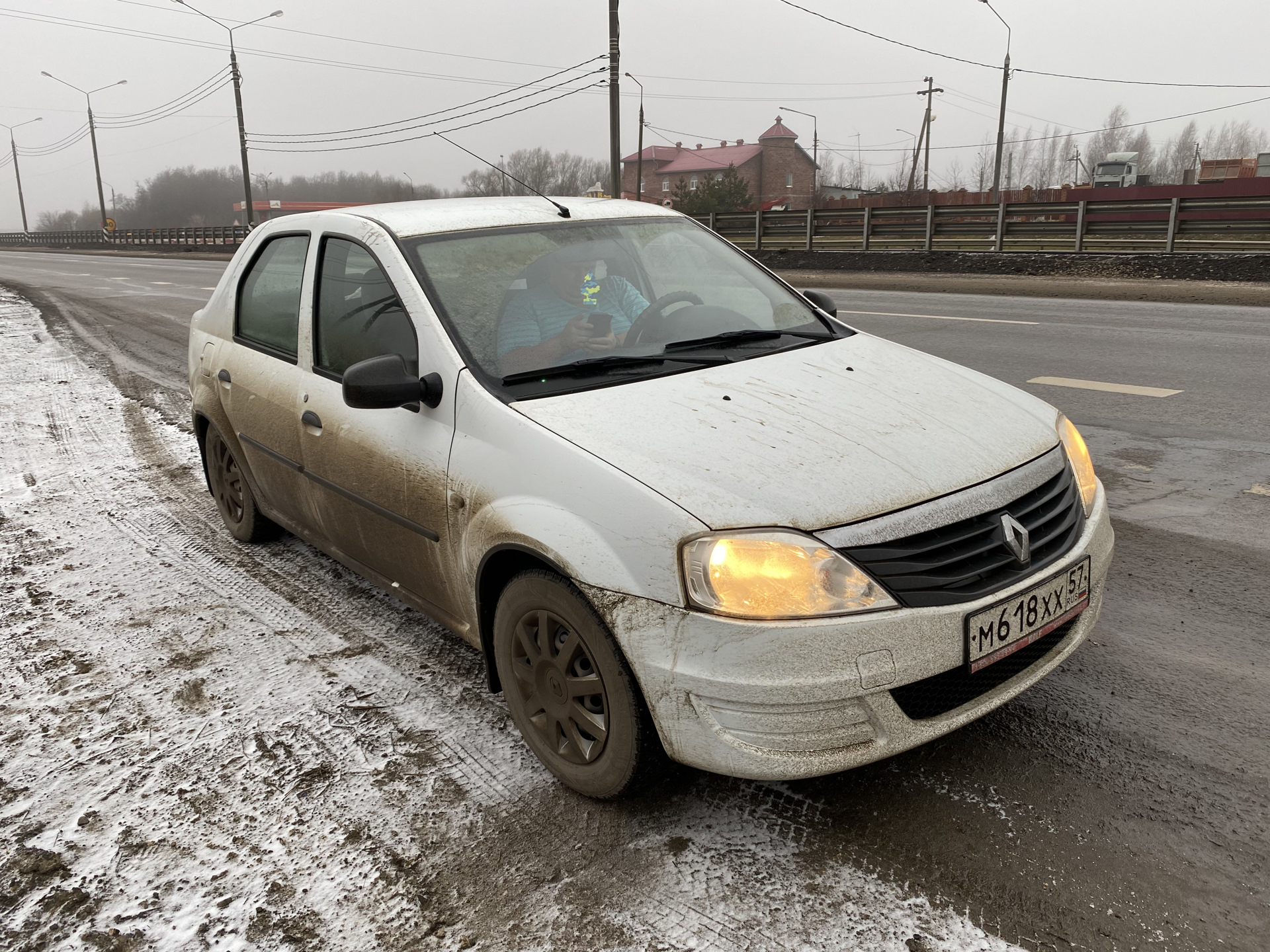 Шаг в бордюр — Renault Logan (1G), 1,4 л, 2012 года | ДТП | DRIVE2