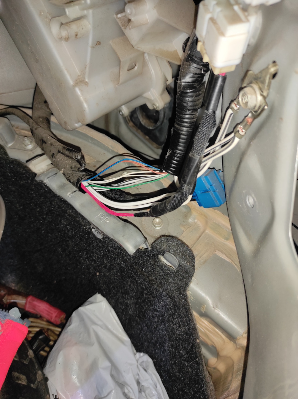 Розетка для прицепа — Toyota Estima (III), 2,4 л, 2008 года | своими ...