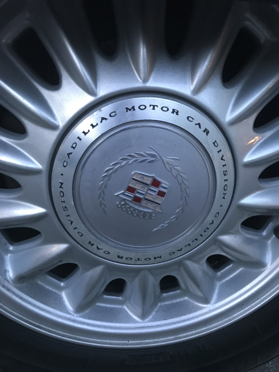 Центральный колпак колеса — Cadillac DeVille (7G), 4,6 л, 1994 года ...