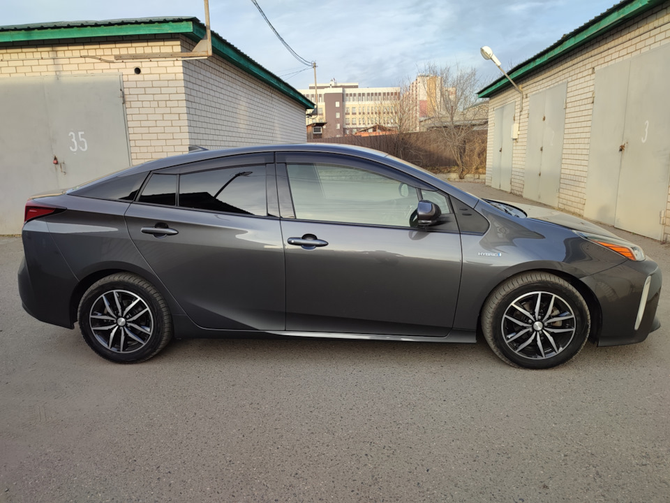 Зимняя резина + новые диски Prius 51 — DRIVE2