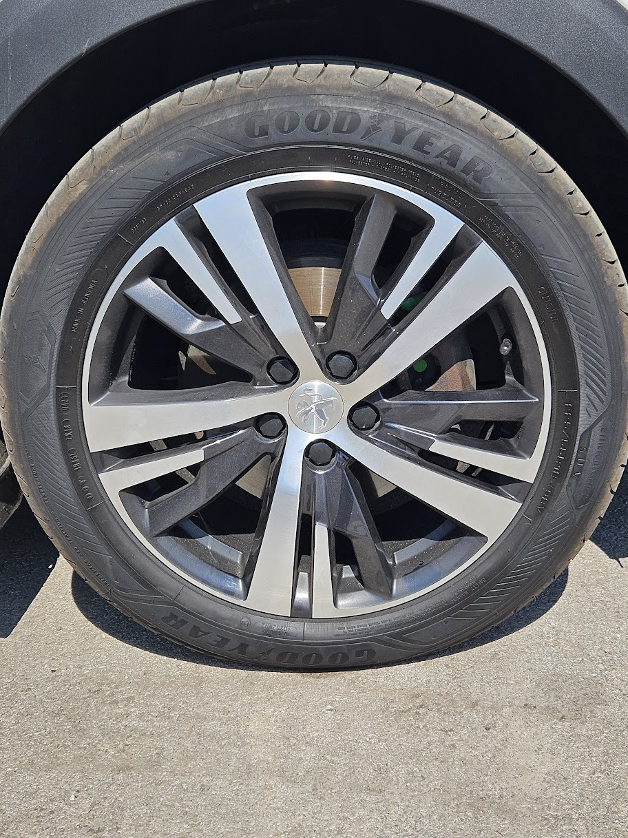 поменял центральные заглушки на дисках — Peugeot 5008 (2G), 1,6 л, 2017 ...