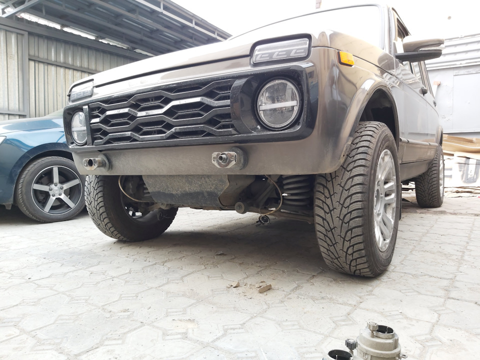 Защита передней части кузова анти гравием — Lada 4x4 5D, 1,7 л, 2017 ...