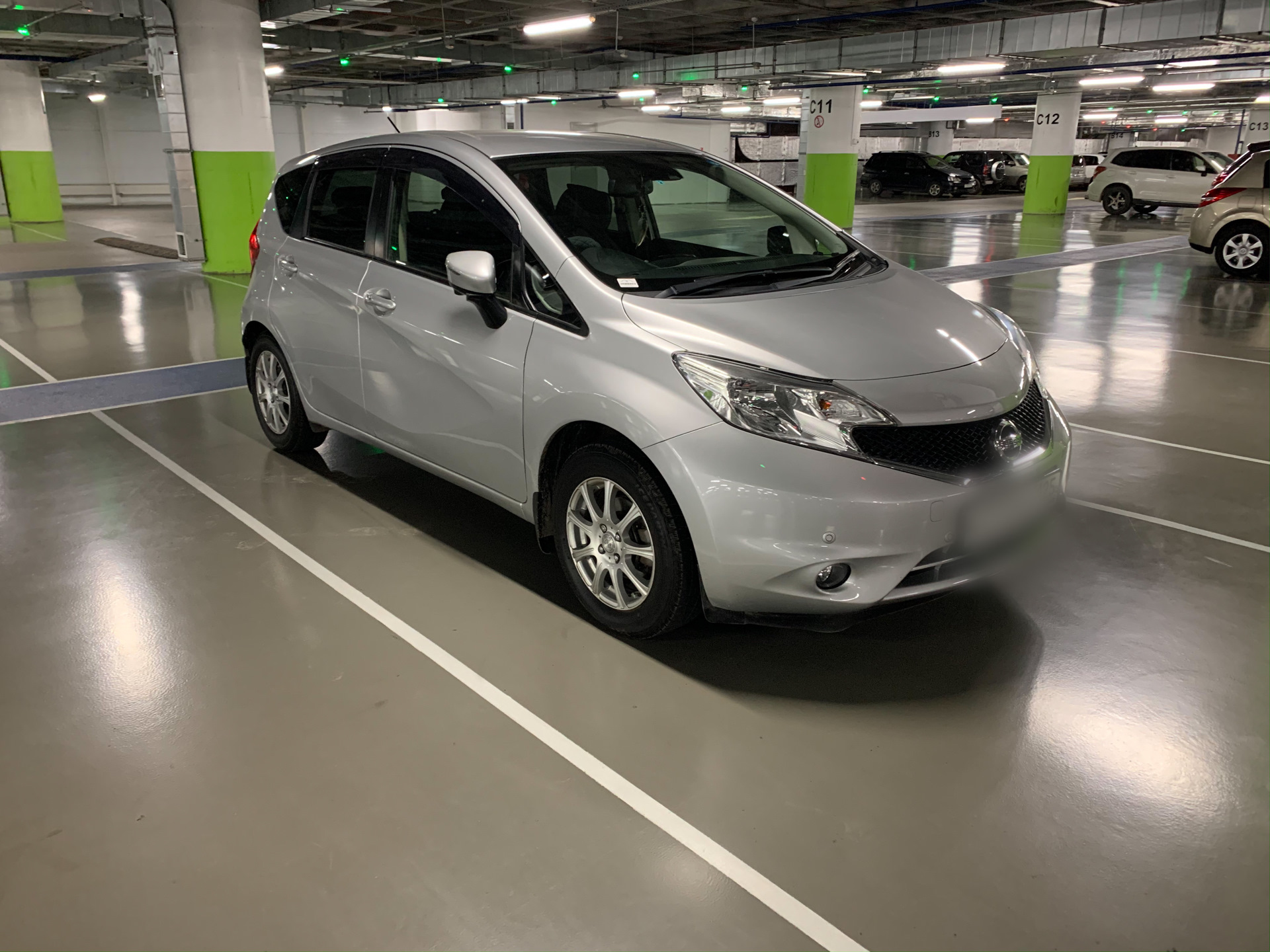 Гибрид км. Nissan Note 2016. Ниссан Note 2016г. Видео отзыв Ниссан ноте 2016г. Ниссан ноут гибрид 2016 размер колес.