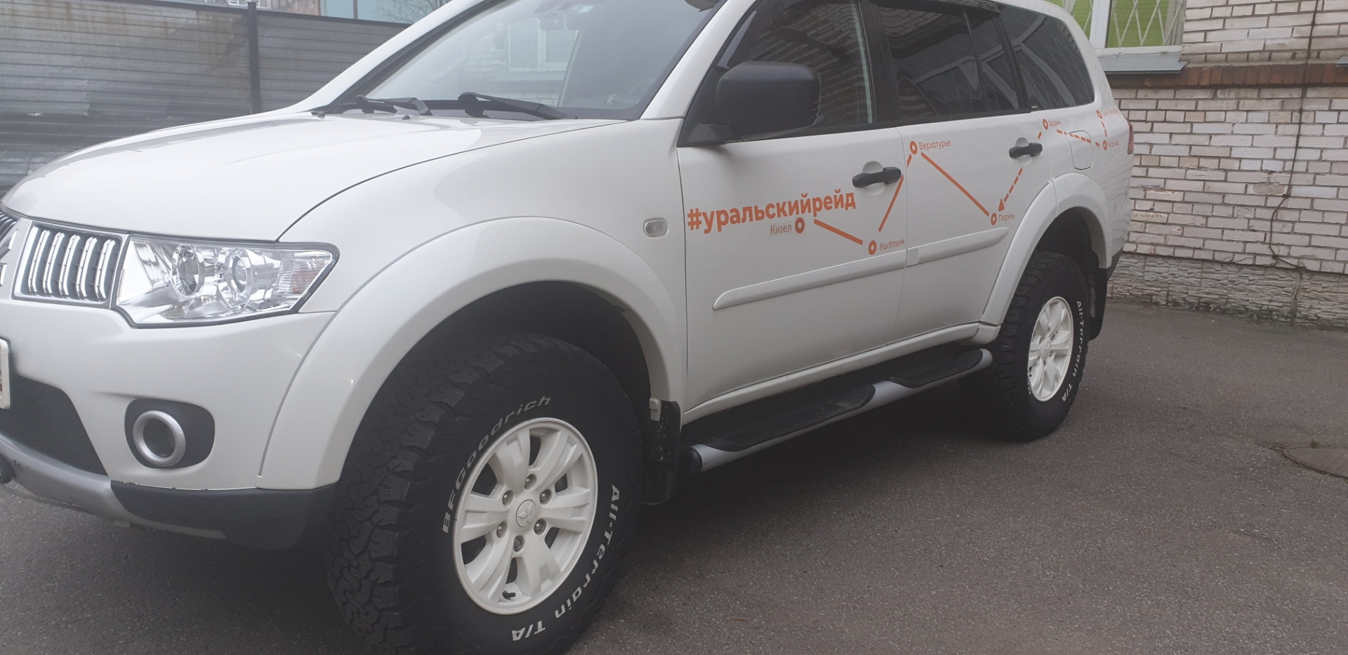 Заднее стекло паджеро спорт 2