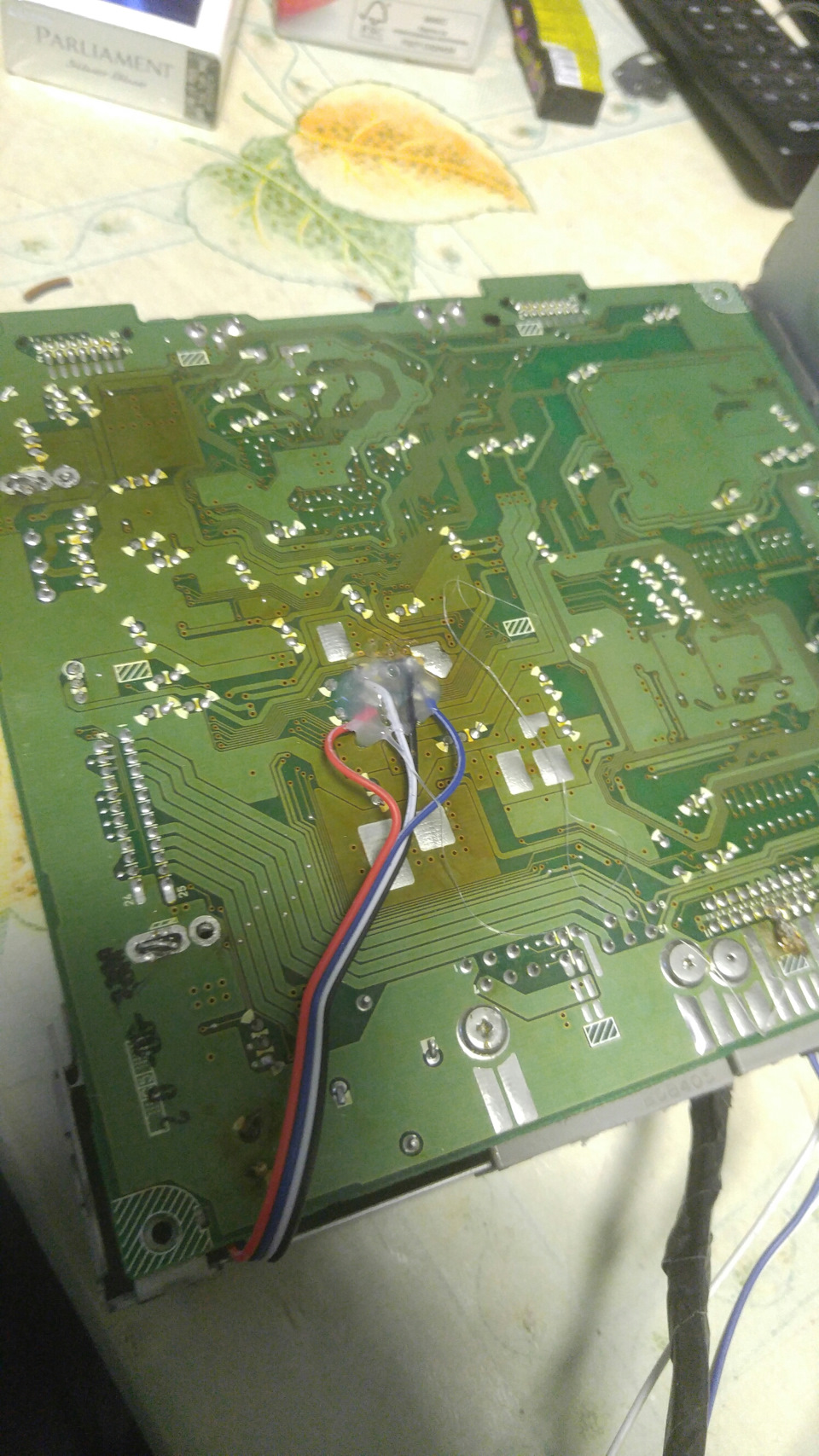 Все залил соплями, а плата с кондерами с другой стороны — Honda Civic Hatchback (8G)