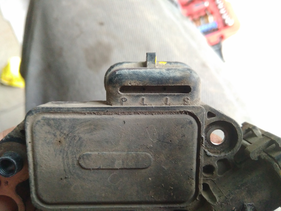 Клапан картерных газов на саньенг Кайрон. Вымытый цилиндр Kyron фото.