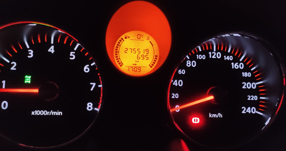 Остаток пробега 695 км впечатлил), раньше 650 максимум было — Nissan X-Trail II (t31)