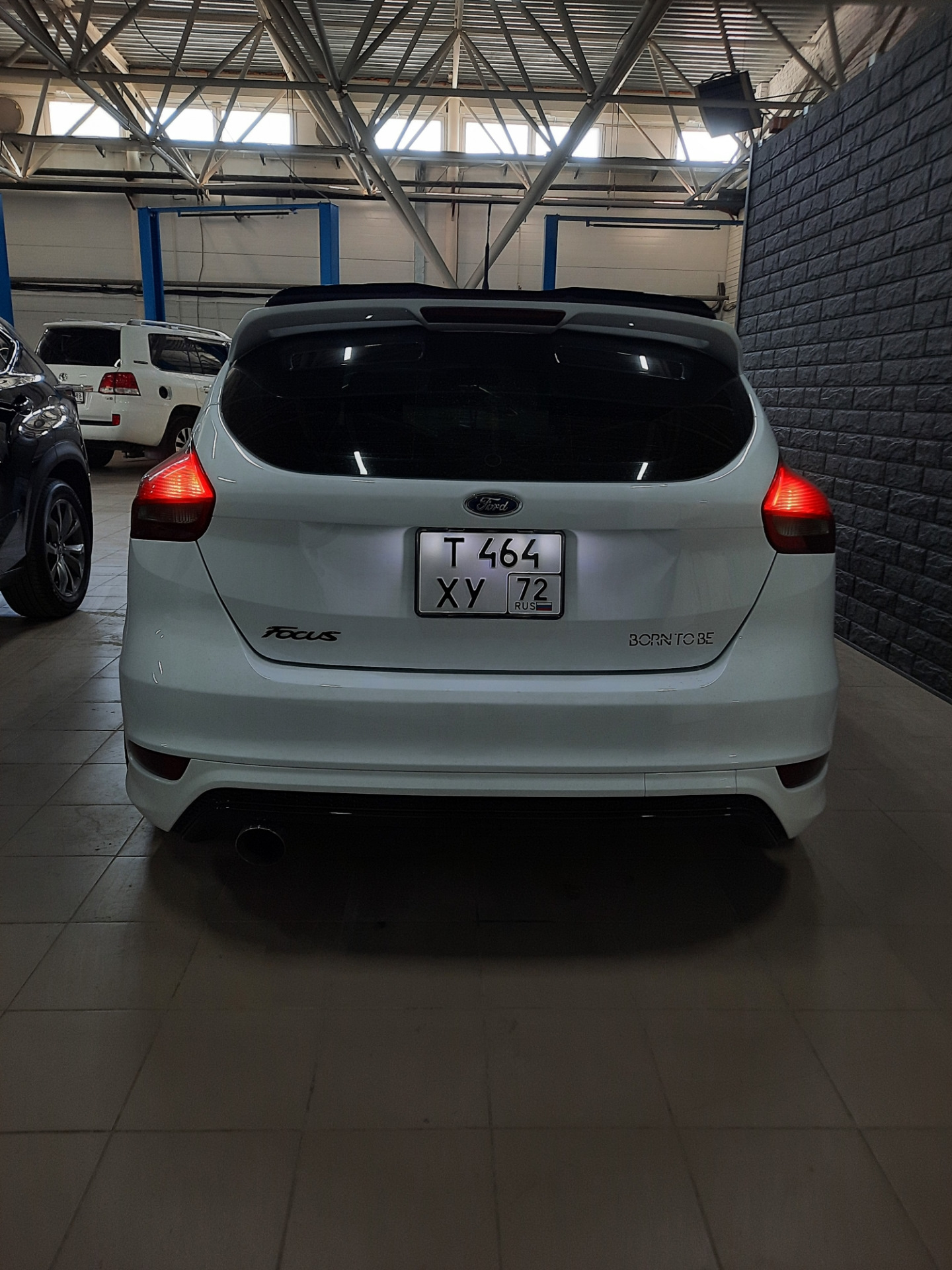 Фокус номер. Форд фокус 3 квадратные номера. Ford Focus 3 американки. Фокус 3 седан квадратными номерами. Форд фокус 2 с квадратным номером.
