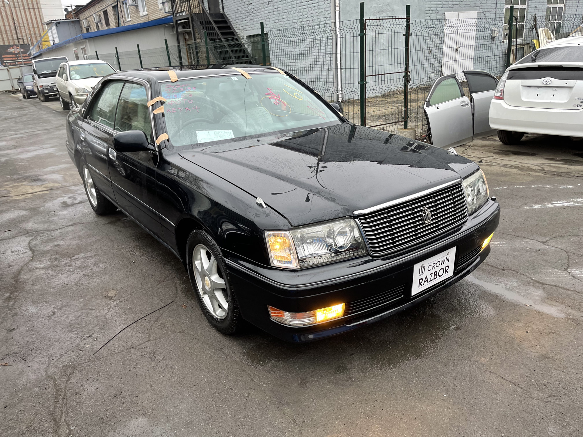 Toyota crown xi (s170) 1999-2007. 170 краун 1999г. Тойота краун 1999 года выпуска. Краун 1999 год. Toyota crown 150 1999.