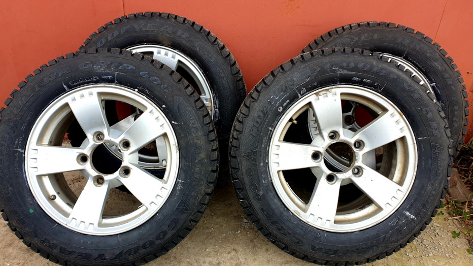 Зимняя резина Goodyear UltraGrip600 215/65 R16 — Chevrolet Niva GLX, 1 ...