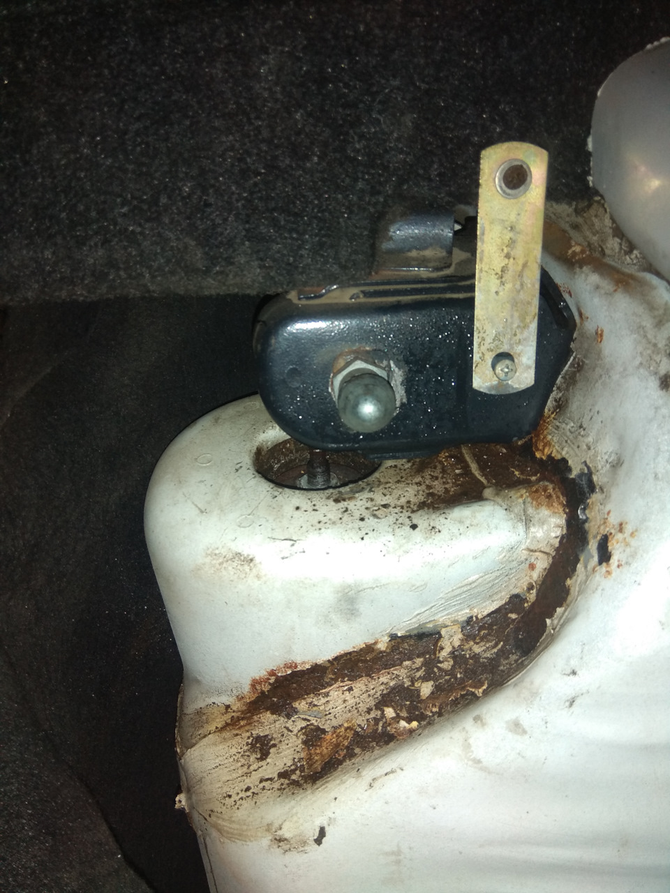 Сгнили задние арки, чашки — Lada Приора хэтчбек, 1,6 л, 2010 года ...