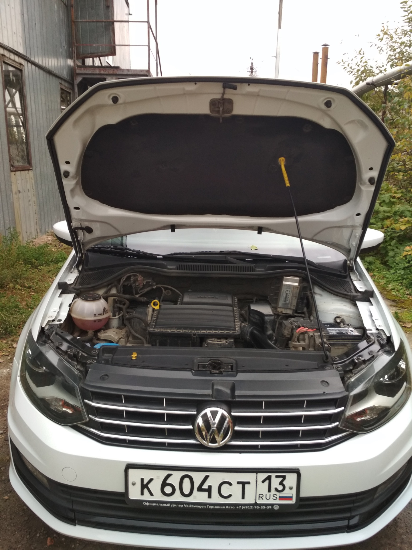 Как снять капот на фольксваген поло Концевик капота или "немецкое кино" . - Volkswagen Polo Sedan, 1,6 л, 2018 года 
